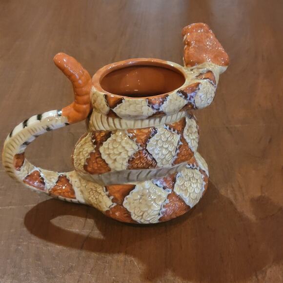Vintage Coiled Striking Western Diamondback Rattlesnake Coffee Mug - Picture 4 of 9